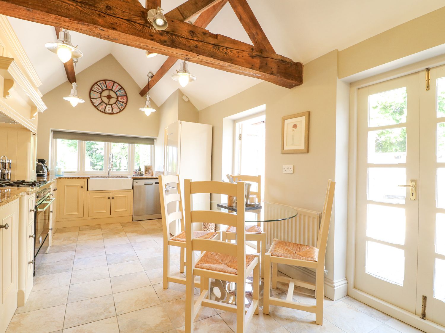 The Creamery in Wychnor, Alrewas, Staffordshire. Countryside. Barbecue. Smart TV. Woodburning stove.