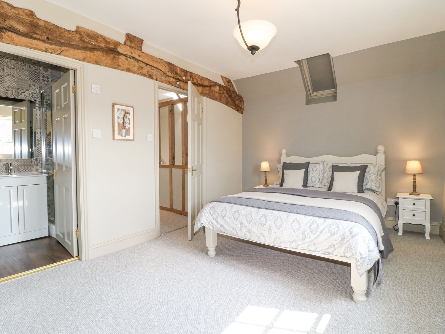 The Creamery in Wychnor, Alrewas, Staffordshire. Countryside. Barbecue. Smart TV. Woodburning stove.