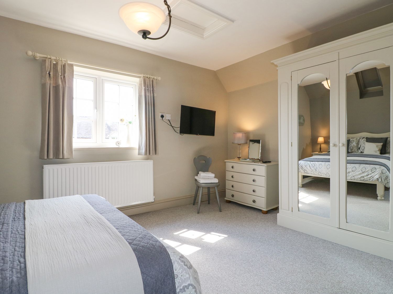 The Creamery in Wychnor, Alrewas, Staffordshire. Countryside. Barbecue. Smart TV. Woodburning stove.