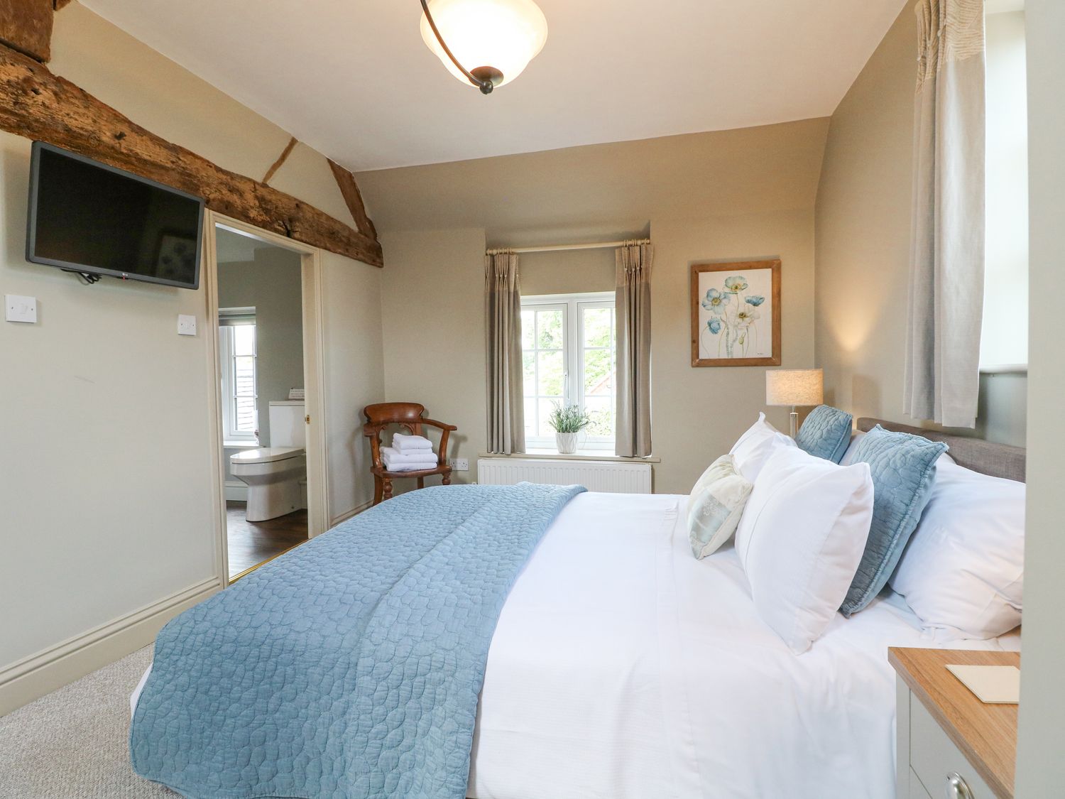 The Creamery in Wychnor, Alrewas, Staffordshire. Countryside. Barbecue. Smart TV. Woodburning stove.