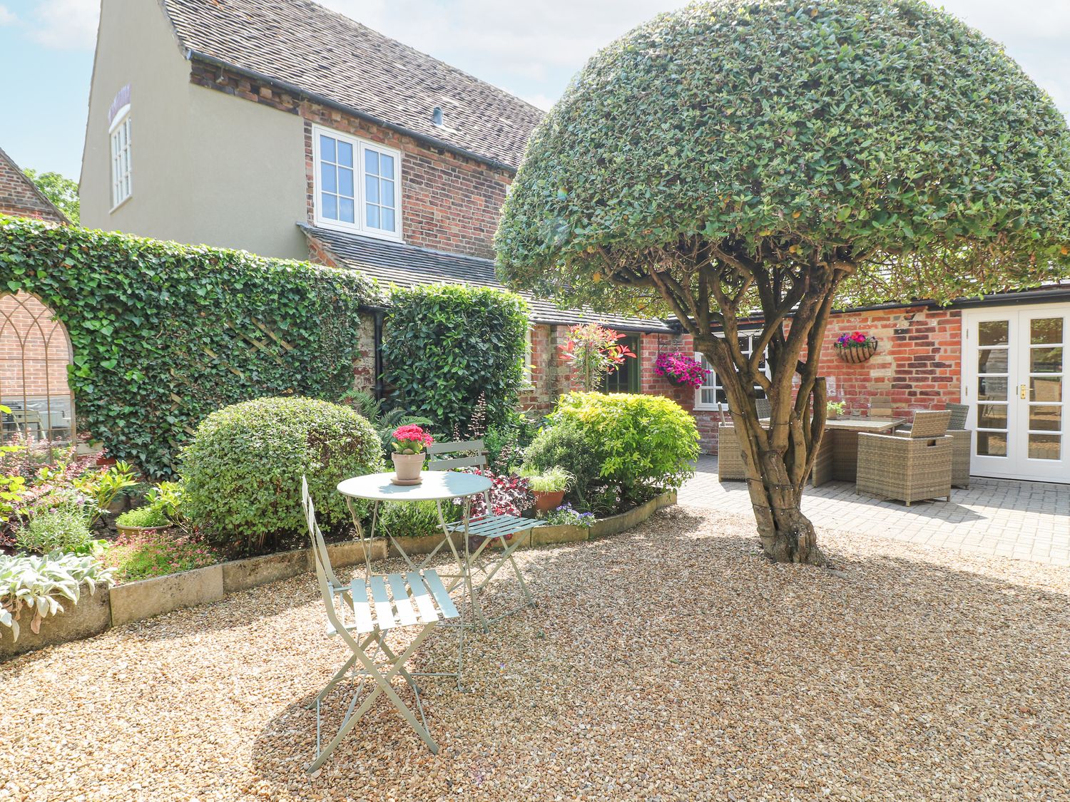 The Creamery in Wychnor, Alrewas, Staffordshire. Countryside. Barbecue. Smart TV. Woodburning stove.