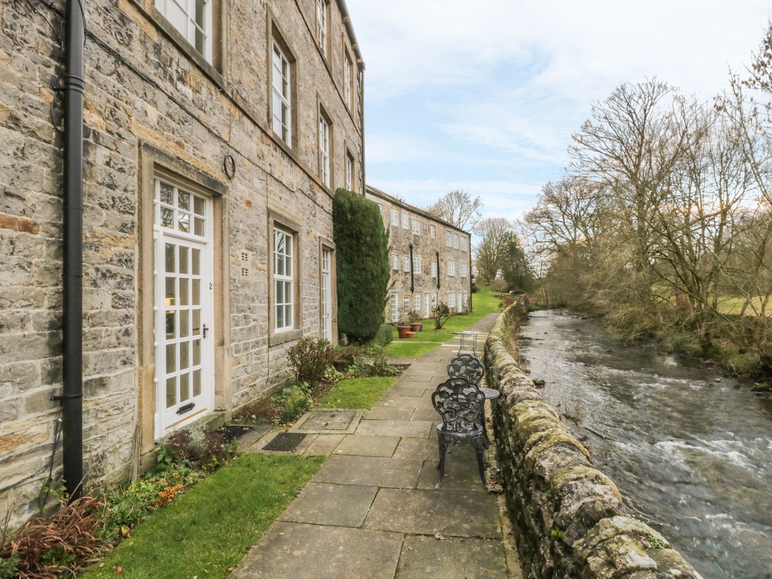 2 Riverside Walk Airton ( Ref 965084 ) Holiday Cottage in Airton near Malham North Yorkshire Two Bedrooms Sleeps Five Guests
