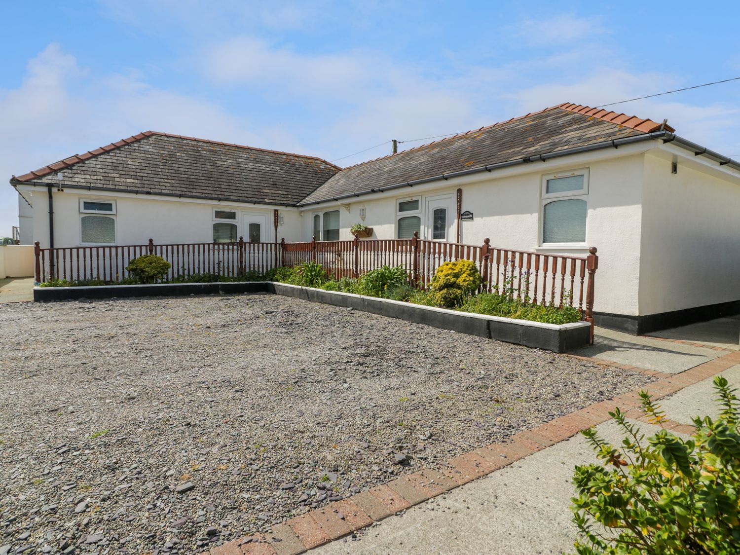 Sea Breeze, Dinas Dinlle