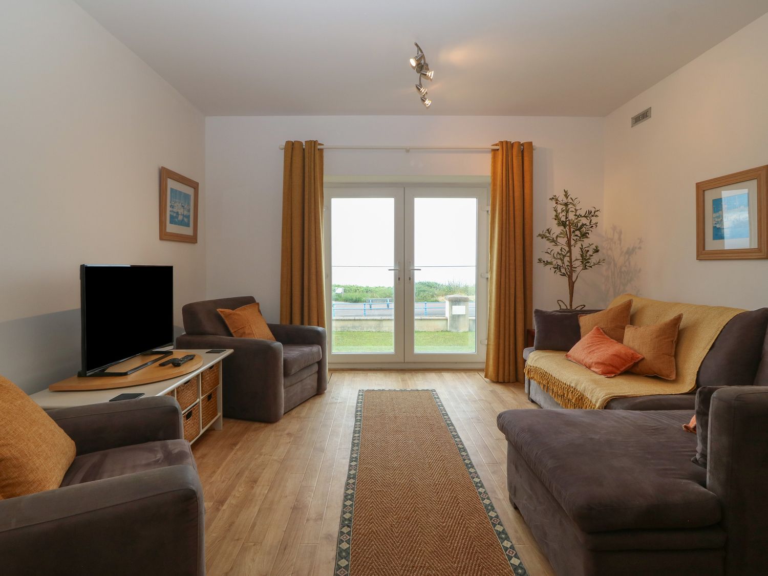 6 West End Point, Pwllheli