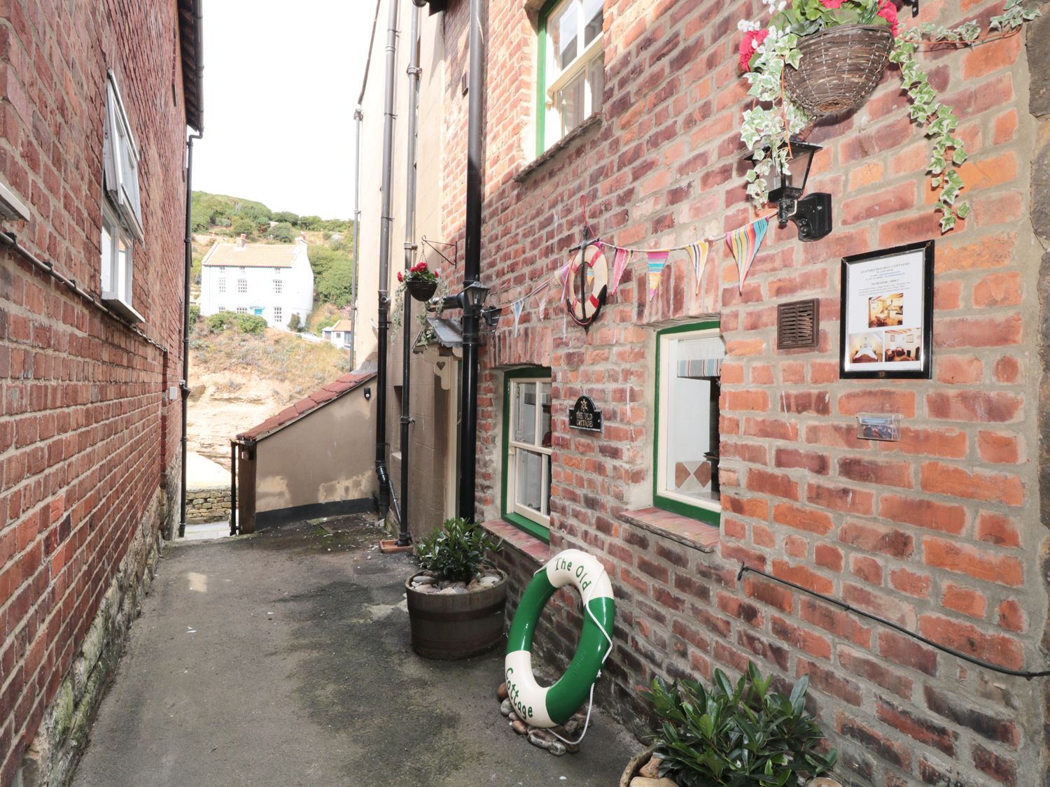 Photo of The Old Cottage Staithes ( Ref 967675 ) Rent holiday cottage in Staithes North Yorkshire