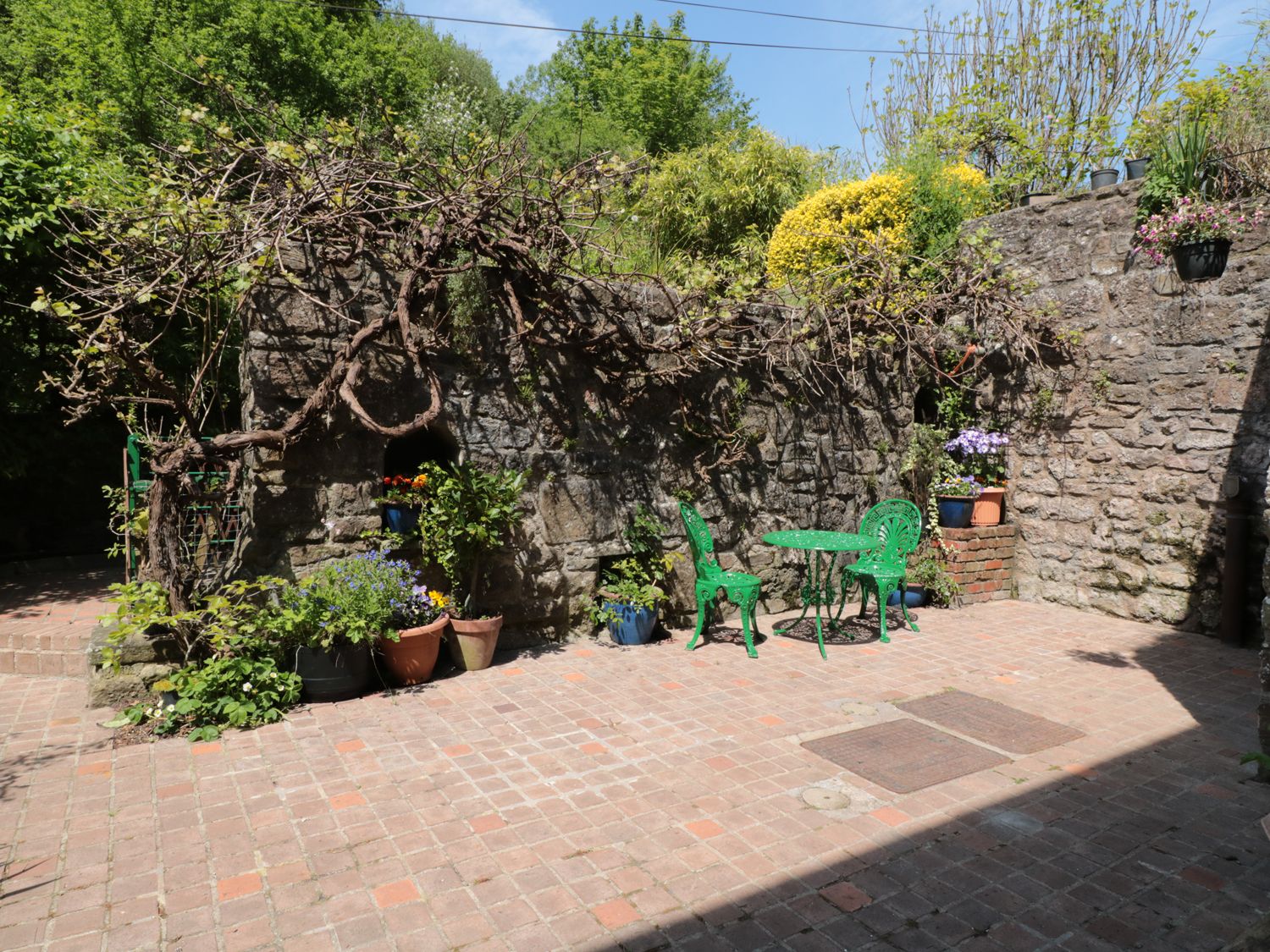 4 Bridge Flats, Southern Wales