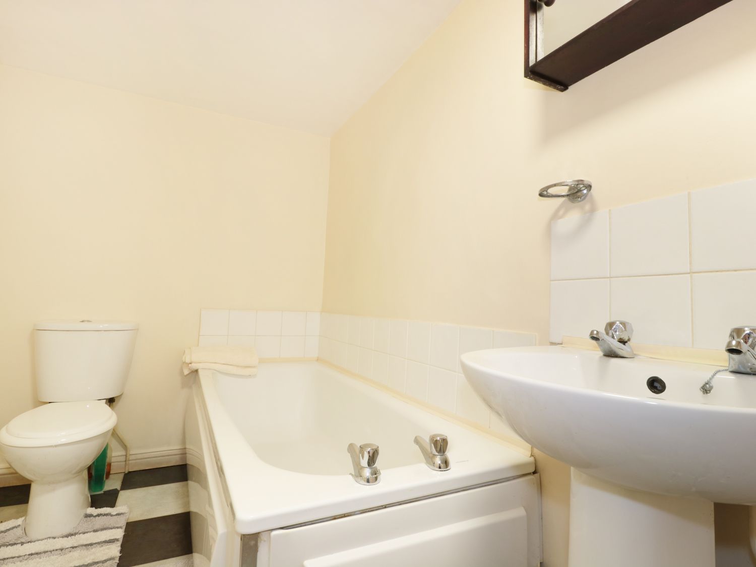 4 Bridge Flats, Southern Wales