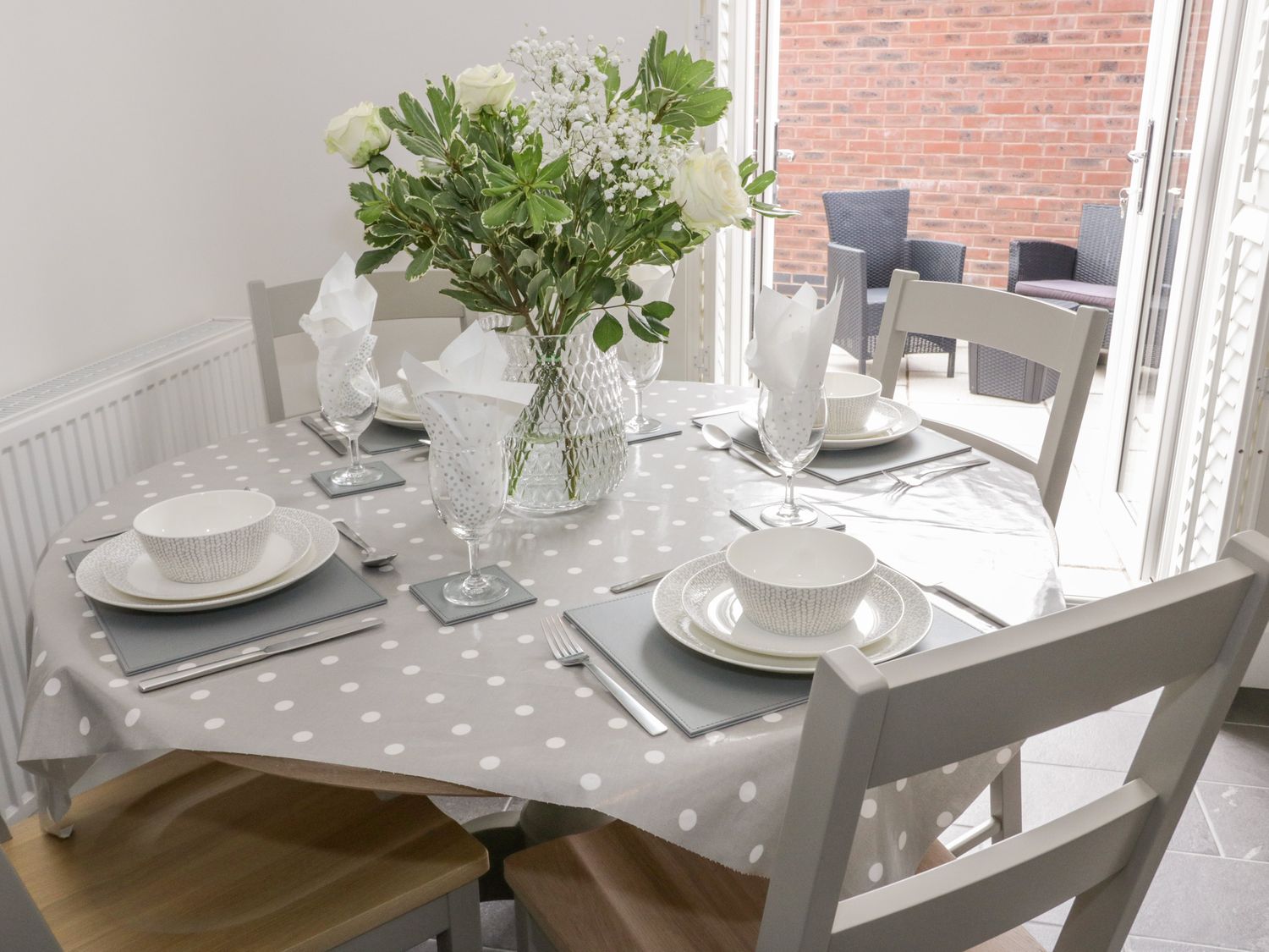 2 Llys Emrys, Ruthin