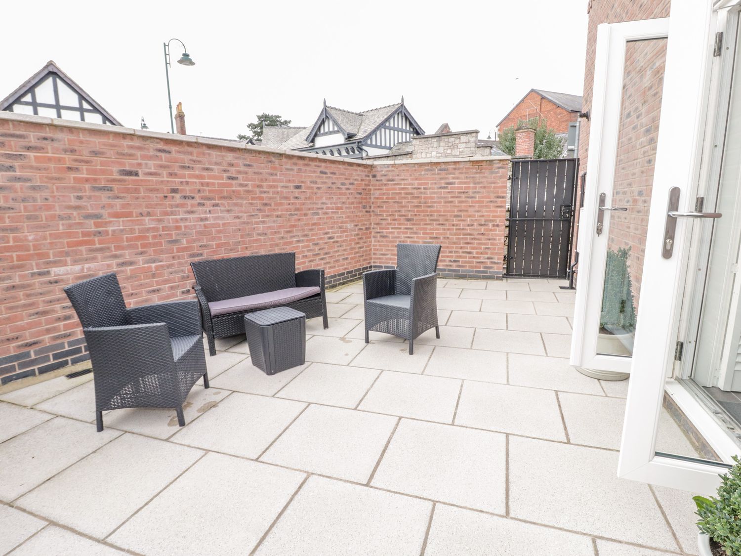 2 Llys Emrys, Ruthin