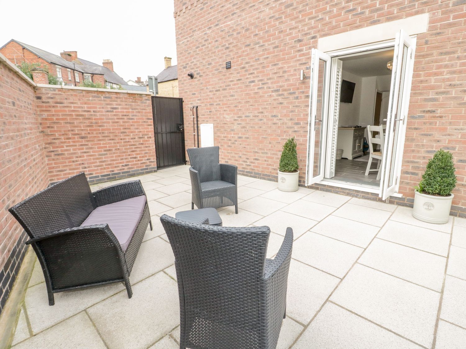 2 Llys Emrys, Ruthin