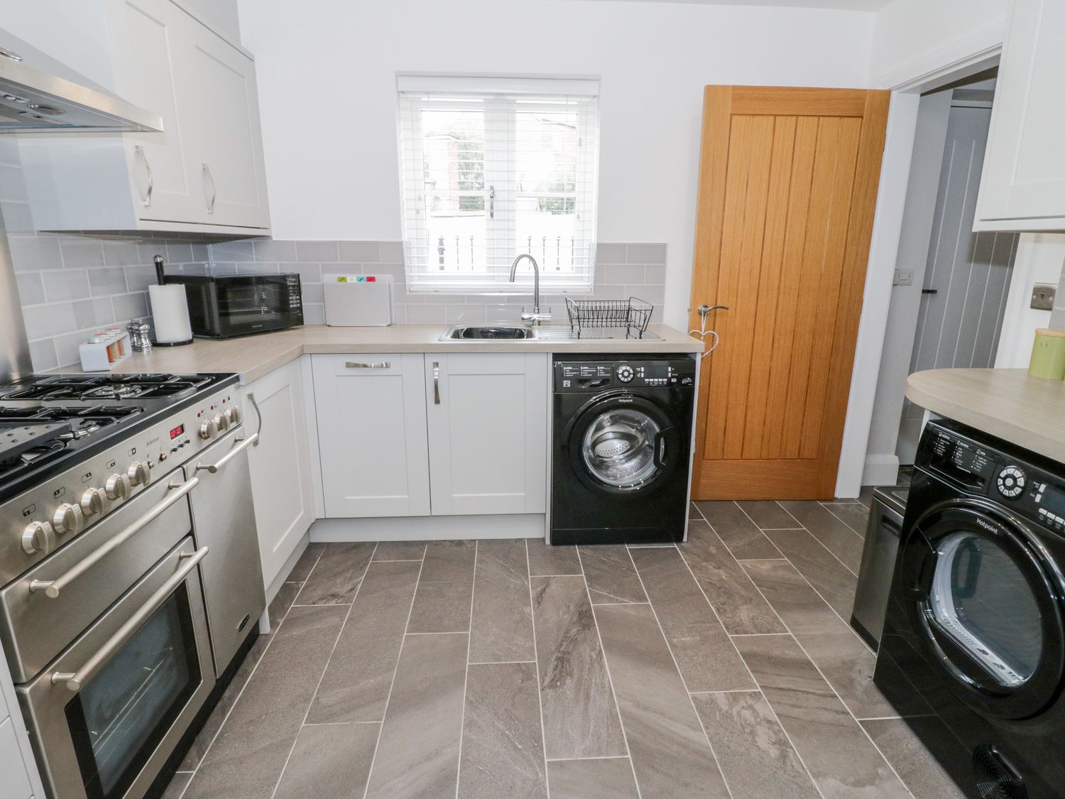 2 Llys Emrys, Ruthin