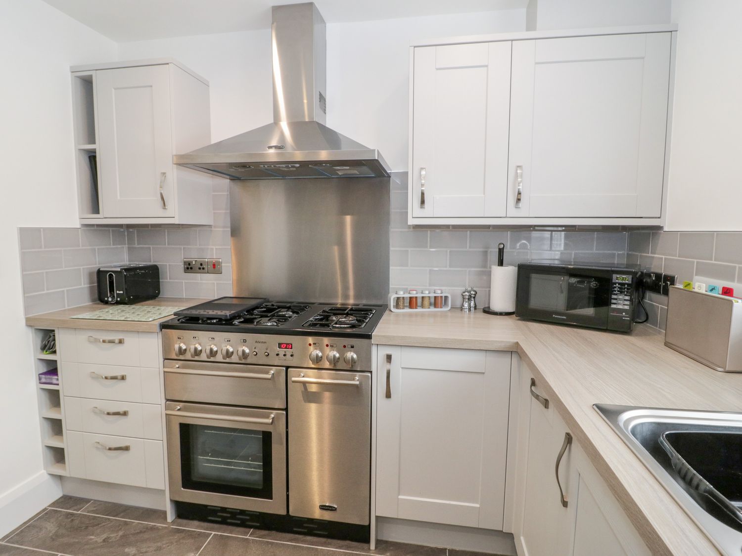 2 Llys Emrys, Ruthin