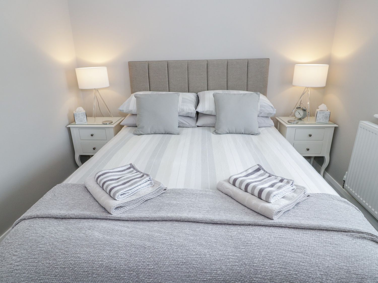 2 Llys Emrys, Ruthin