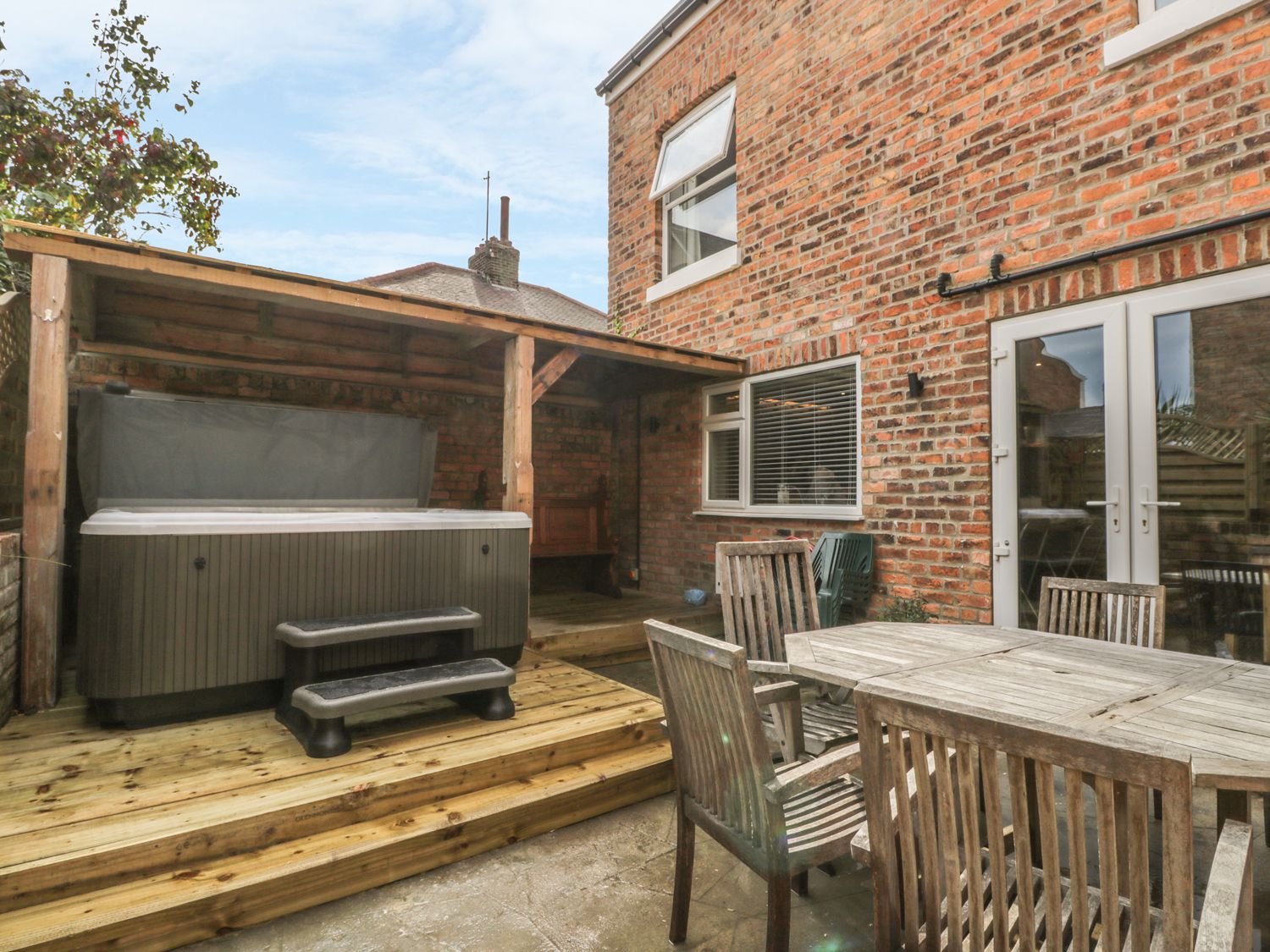 11 Highfield Scarborough ( Ref 969835 ) Holiday property for 10 guests in Scarborough
