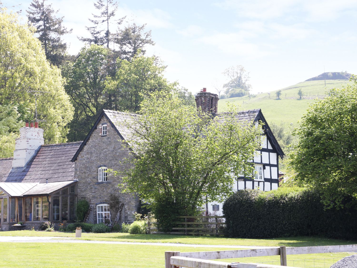 Woodside Cottage, Powys
