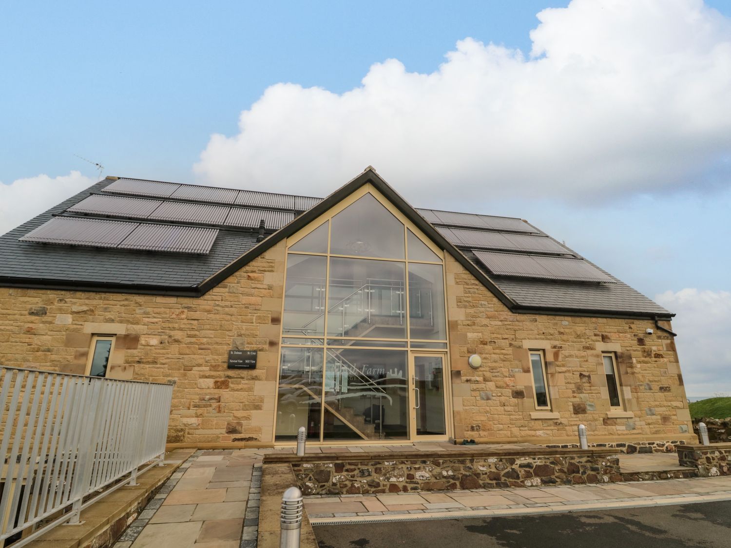 St. Dolmen, Embleton
