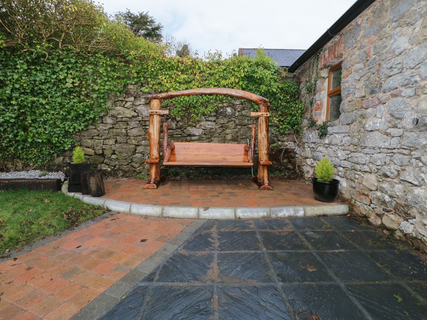 Granny's Cottage, Ireland County Clare Ireland Cottages For