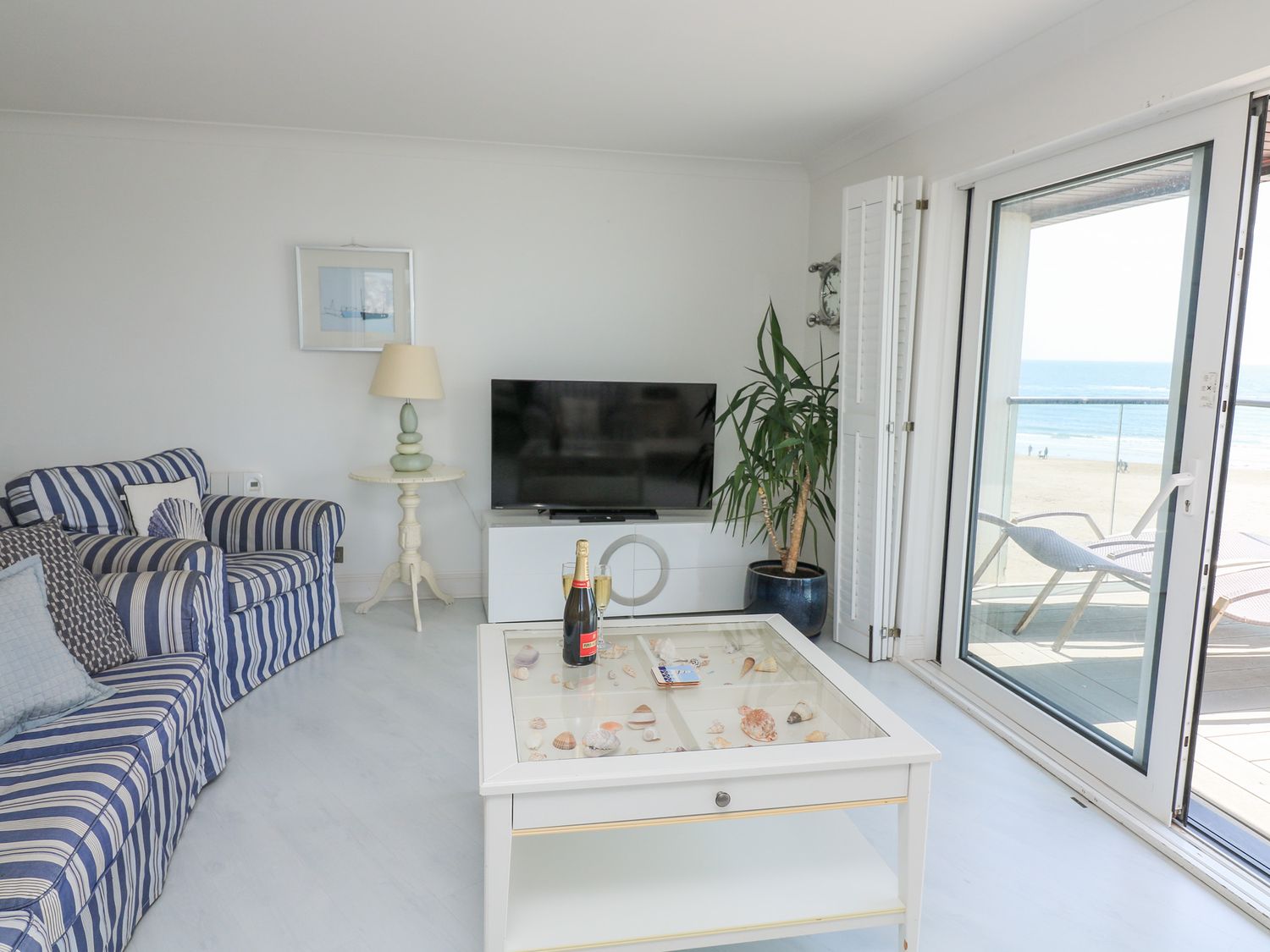 Apartment 27, Devon