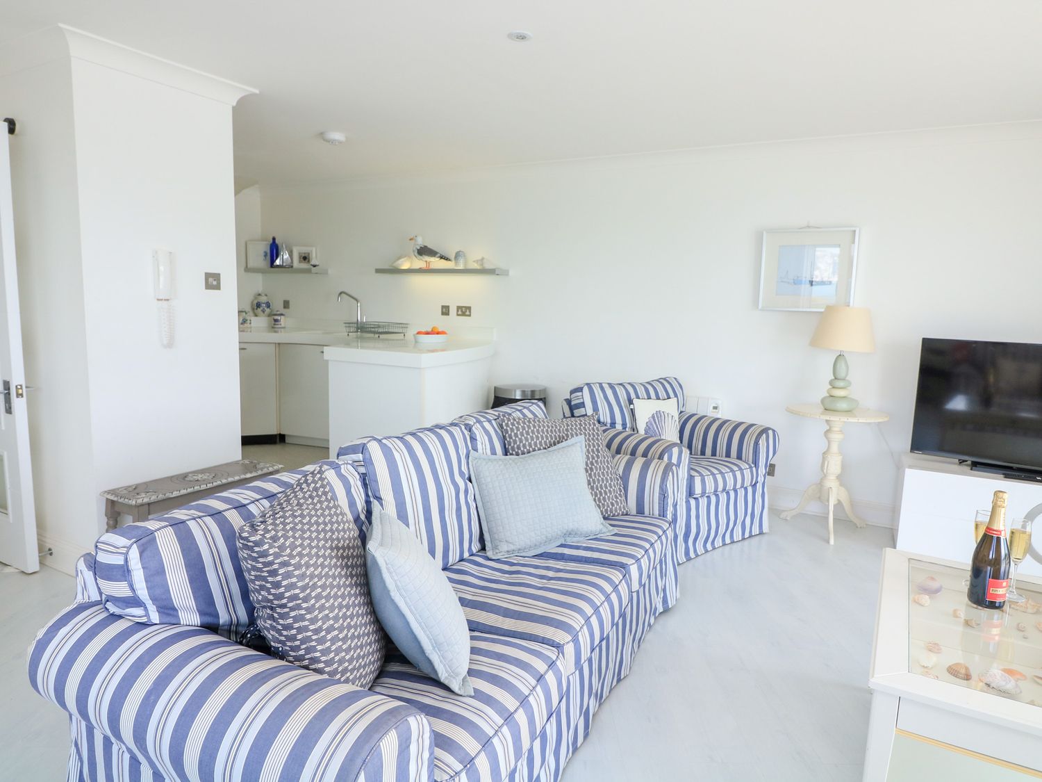 Apartment 27, Devon