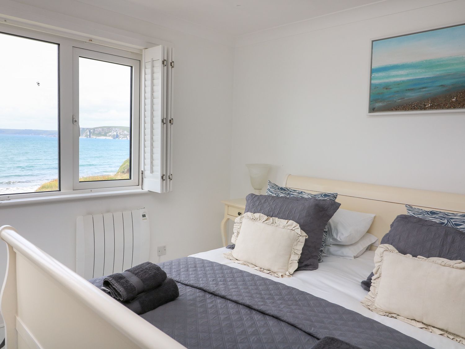 Apartment 27, Devon