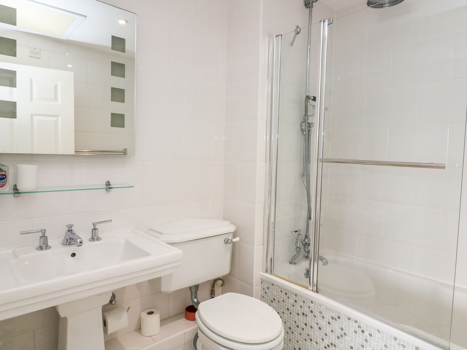 Apartment 27, Devon
