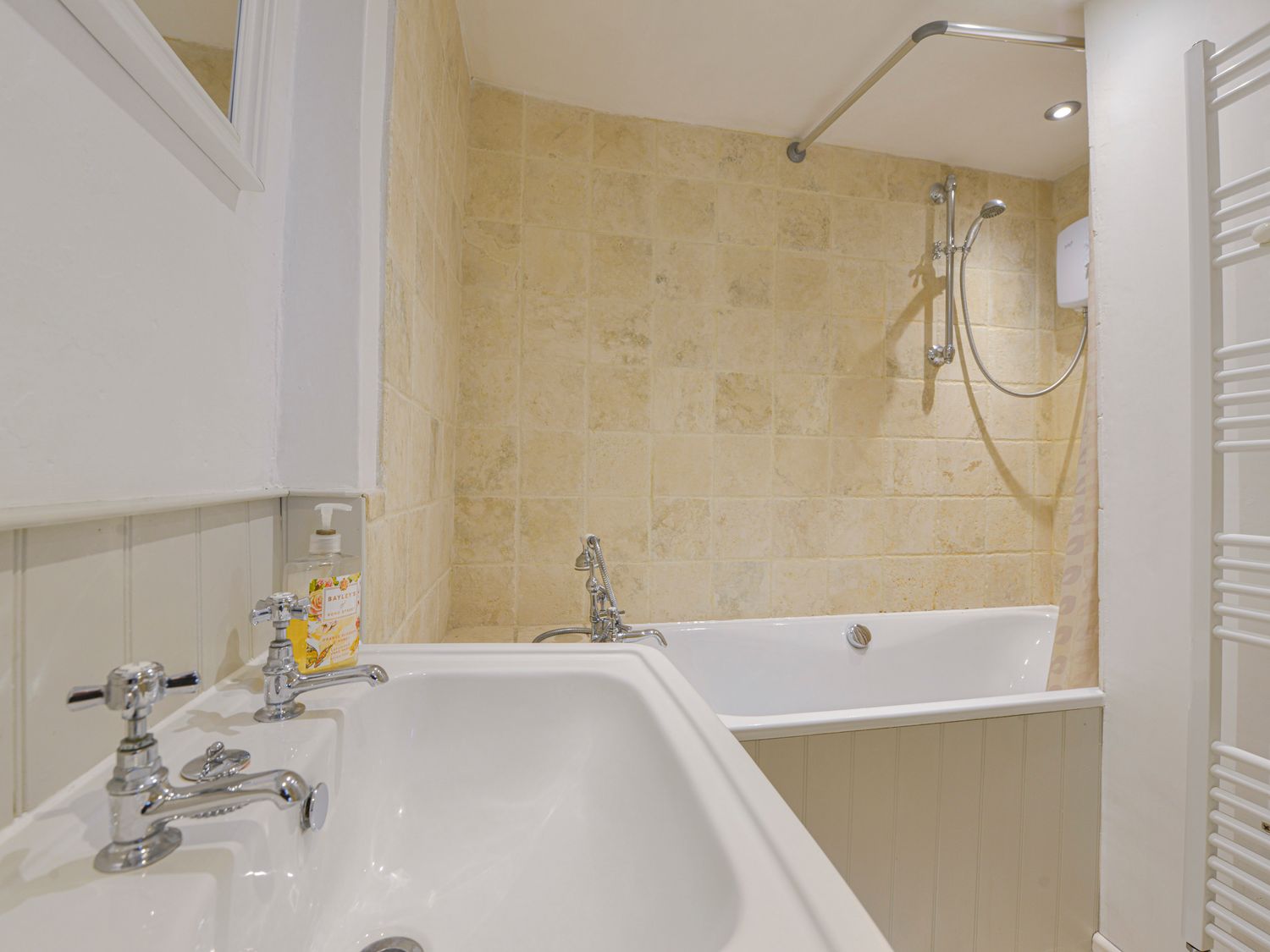 1 Gabberwell Cottages, Kingston