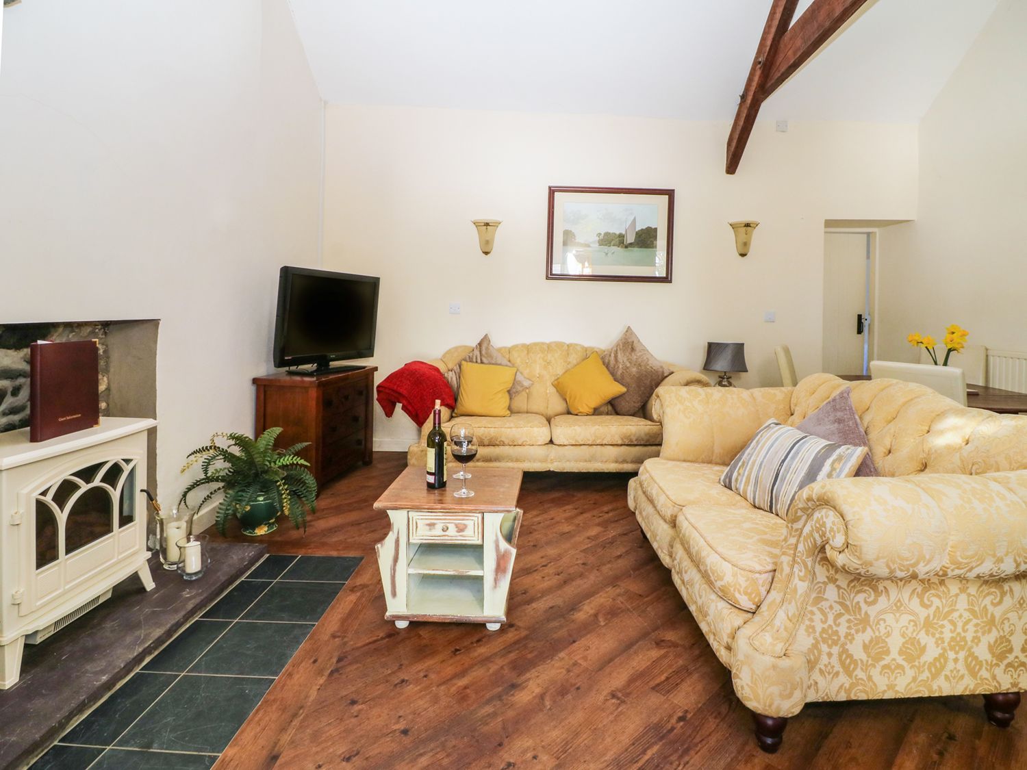 The Farm Cottage @ The Stables, Groeslon