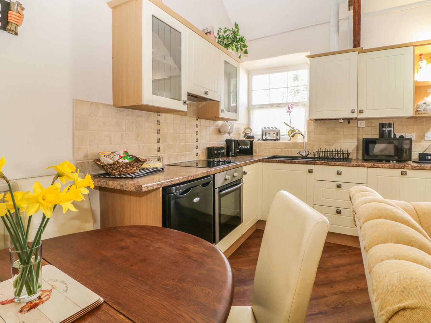 The Farm Cottage @ The Stables, Groeslon