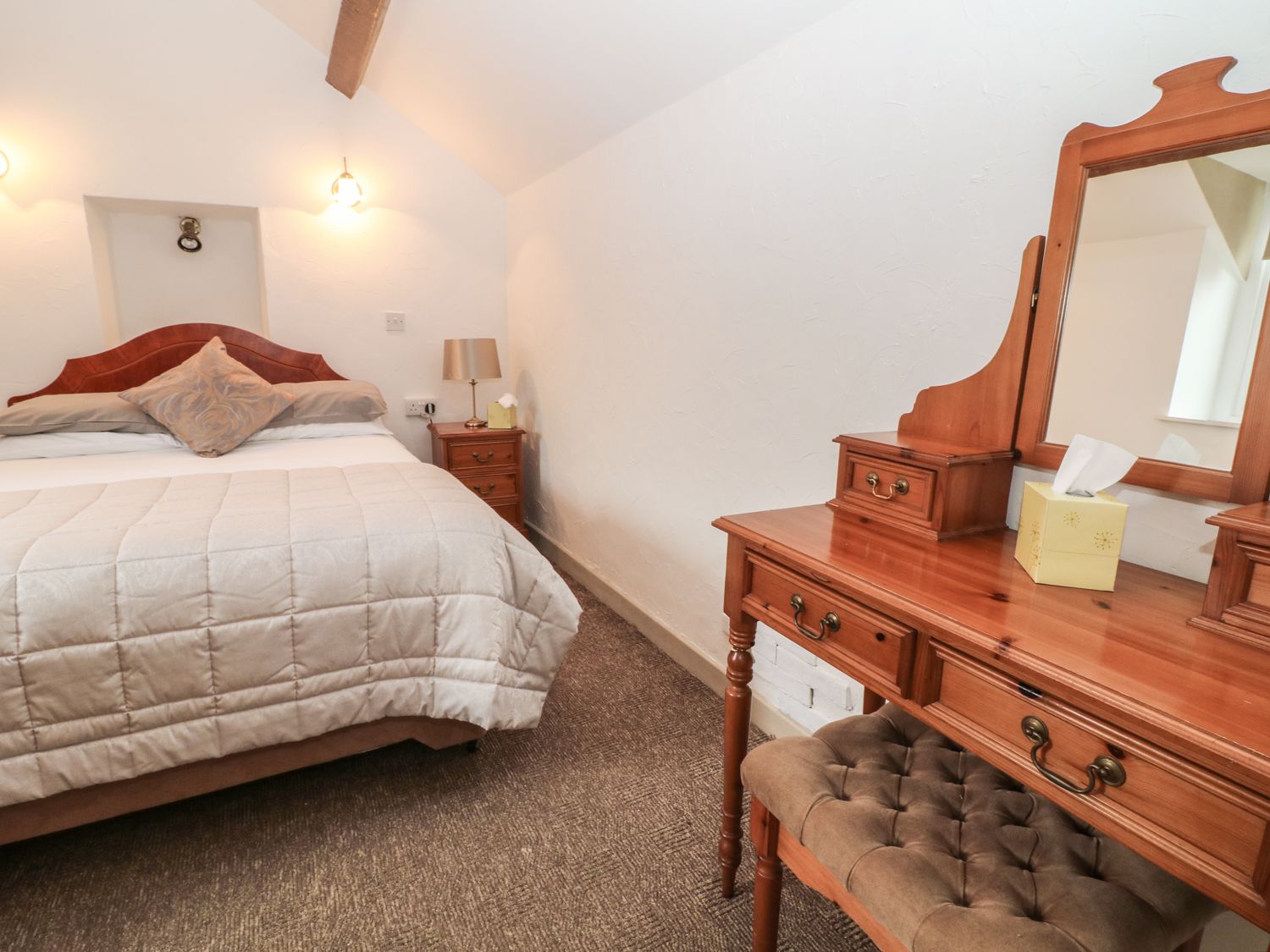 The Farm Cottage @ The Stables, Groeslon