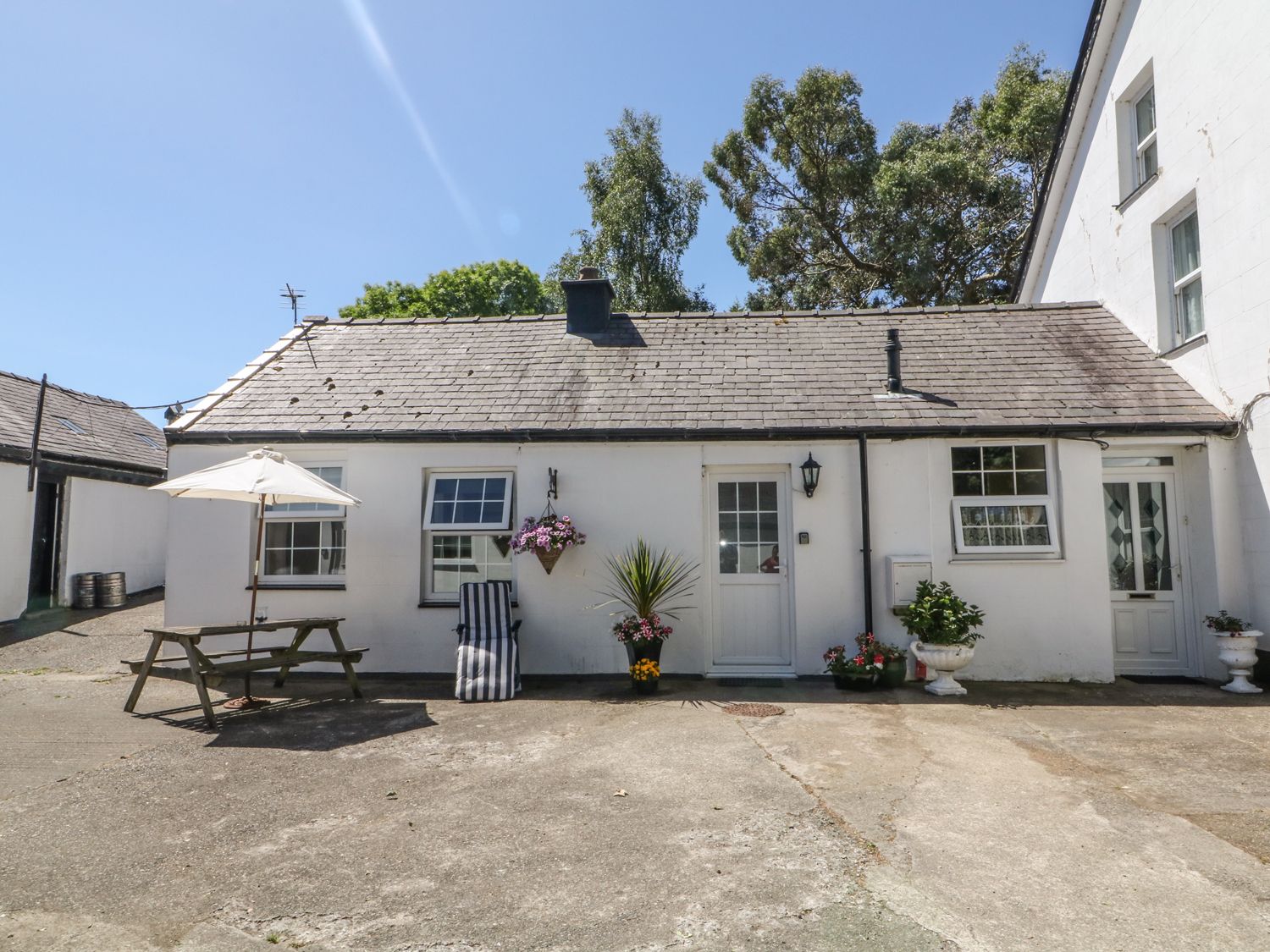 The Farm Cottage @ The Stables, Groeslon