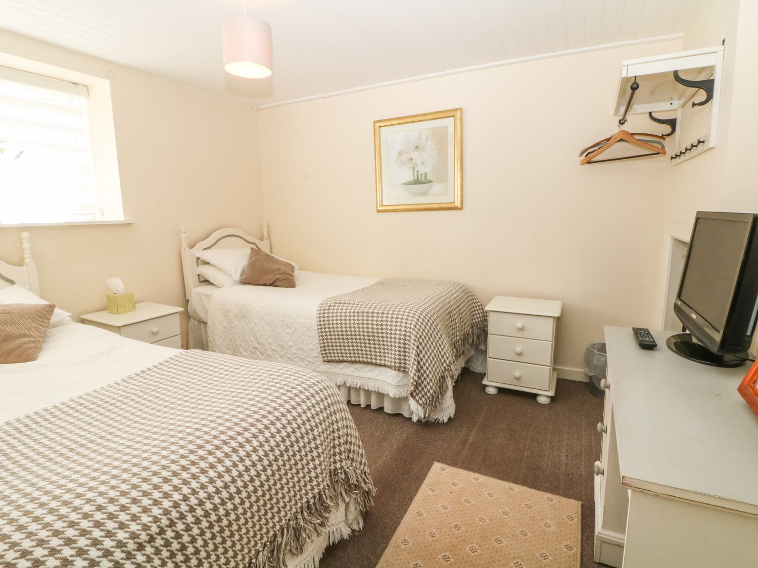 The Farm Cottage @ The Stables, Groeslon