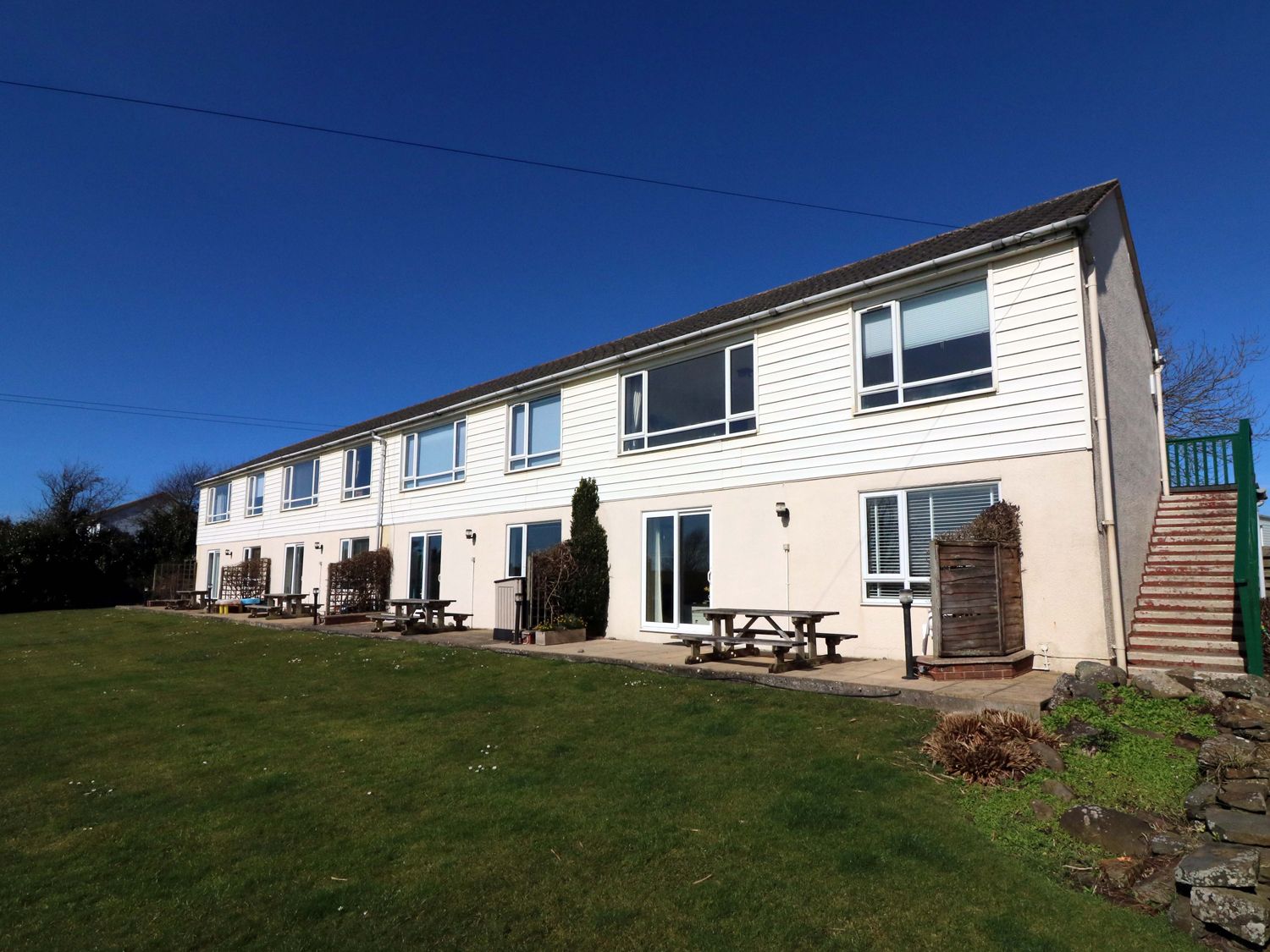 Sky Serene, Bude