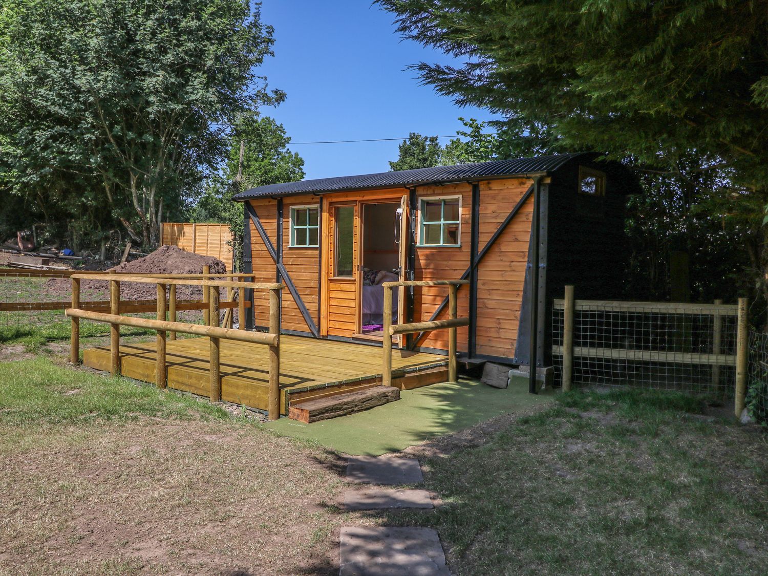 Railway Carriage, Govilon