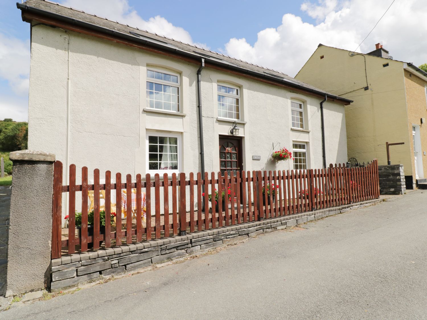Y Bwthyn, North Wales