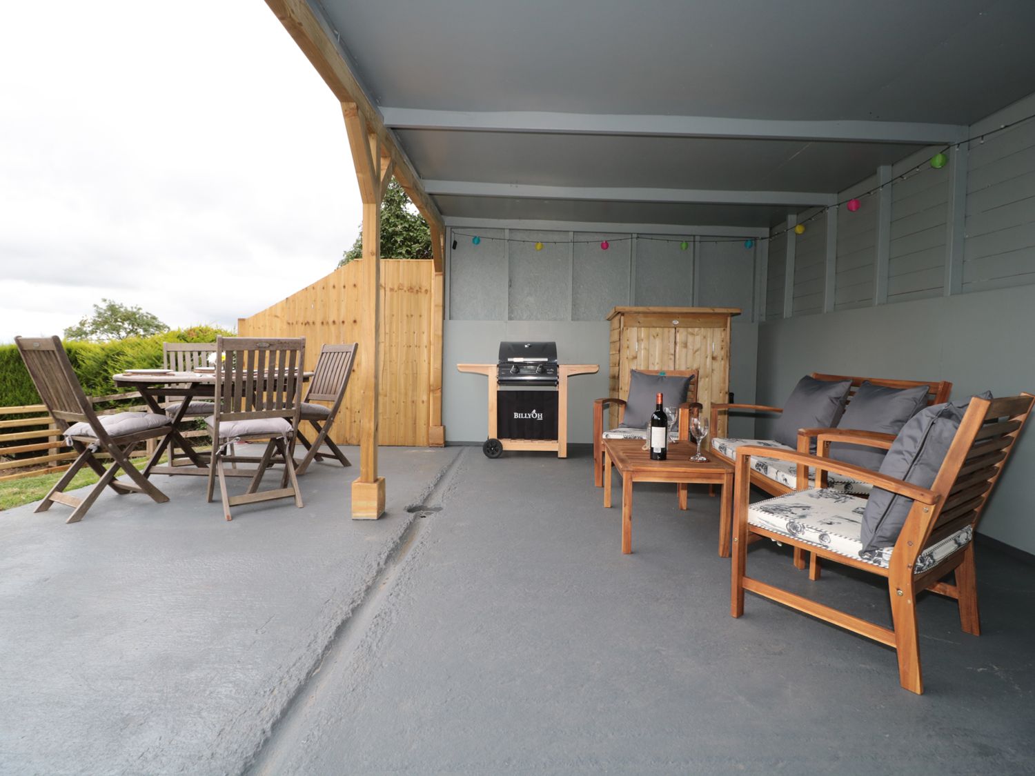 Shepherds Cabin, Ludlow. Shropshire England Hot Tub Getaways, Hot