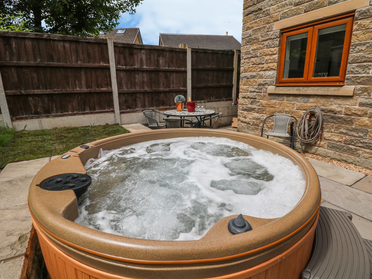 2 Carr Farm Close, Derbyshire Derbyshire England Hot Tub Getaways