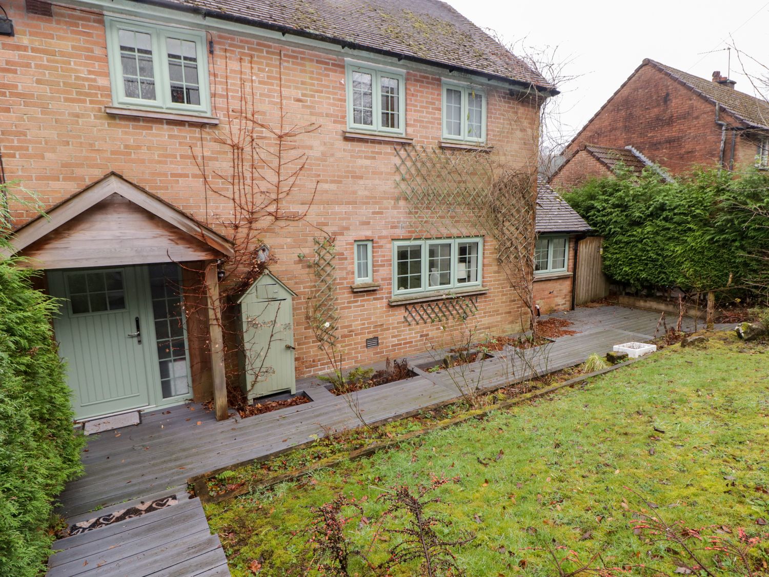 Hiraeth near Cefn-Coed-Y-Cymmer, South Wales. Hot tub. Allows pets. Partial ground-floor living. TV.