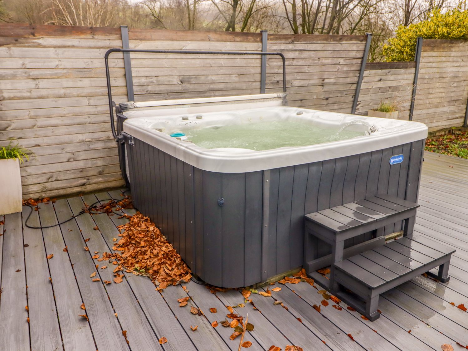 Hiraeth near Cefn-Coed-Y-Cymmer, South Wales. Hot tub. Allows pets. Partial ground-floor living. TV.