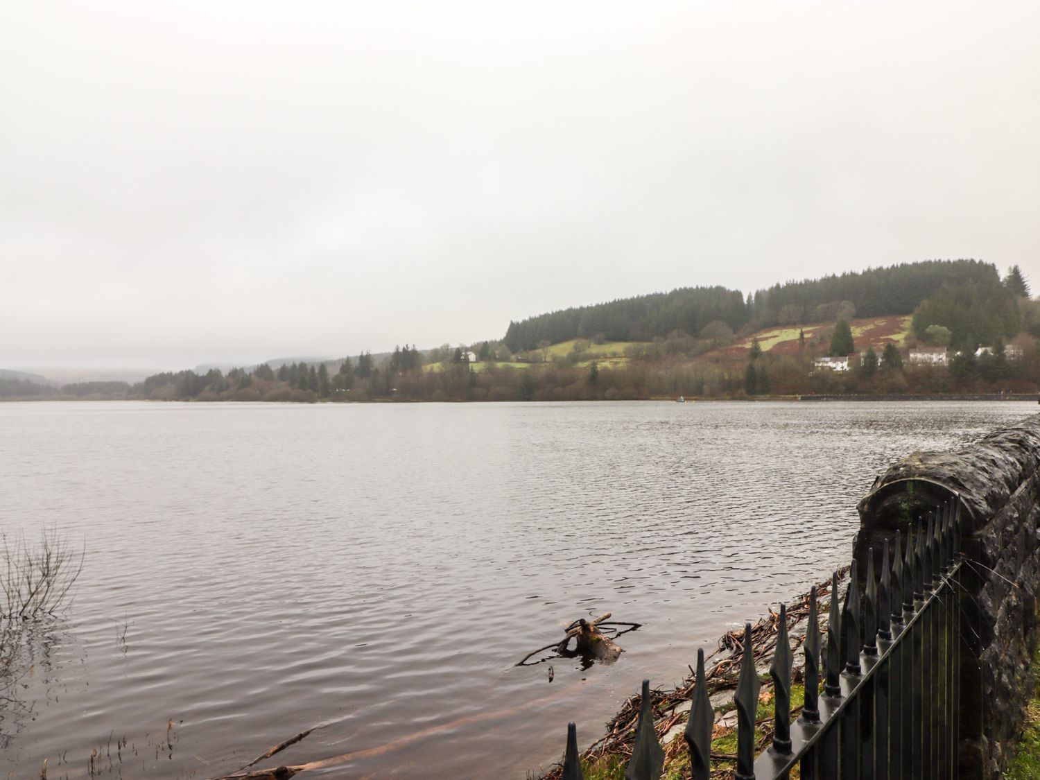 Hiraeth near Cefn-Coed-Y-Cymmer, South Wales. Hot tub. Allows pets. Partial ground-floor living. TV.