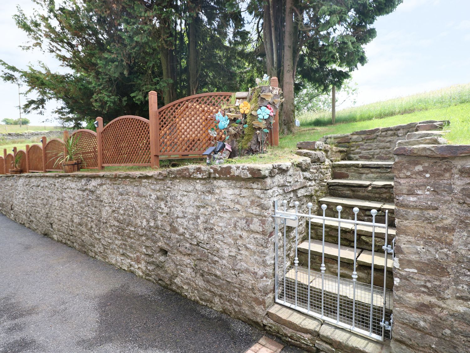 Caner Bach Lodge, Blackmill