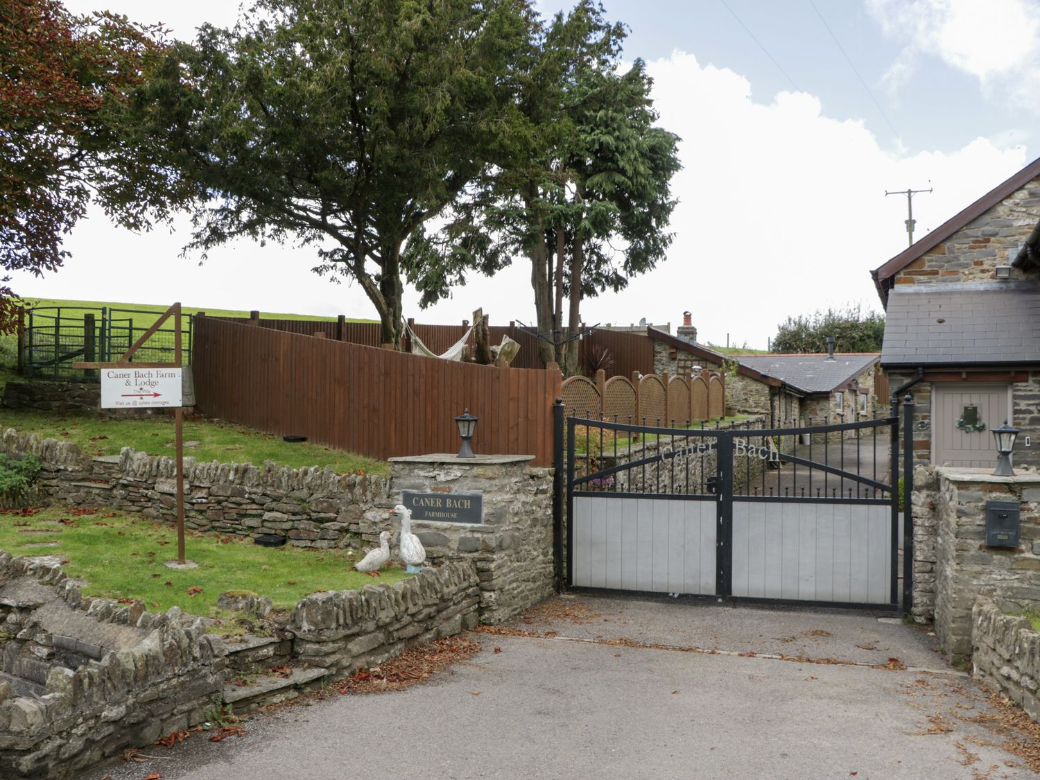 Caner Bach Lodge, Blackmill