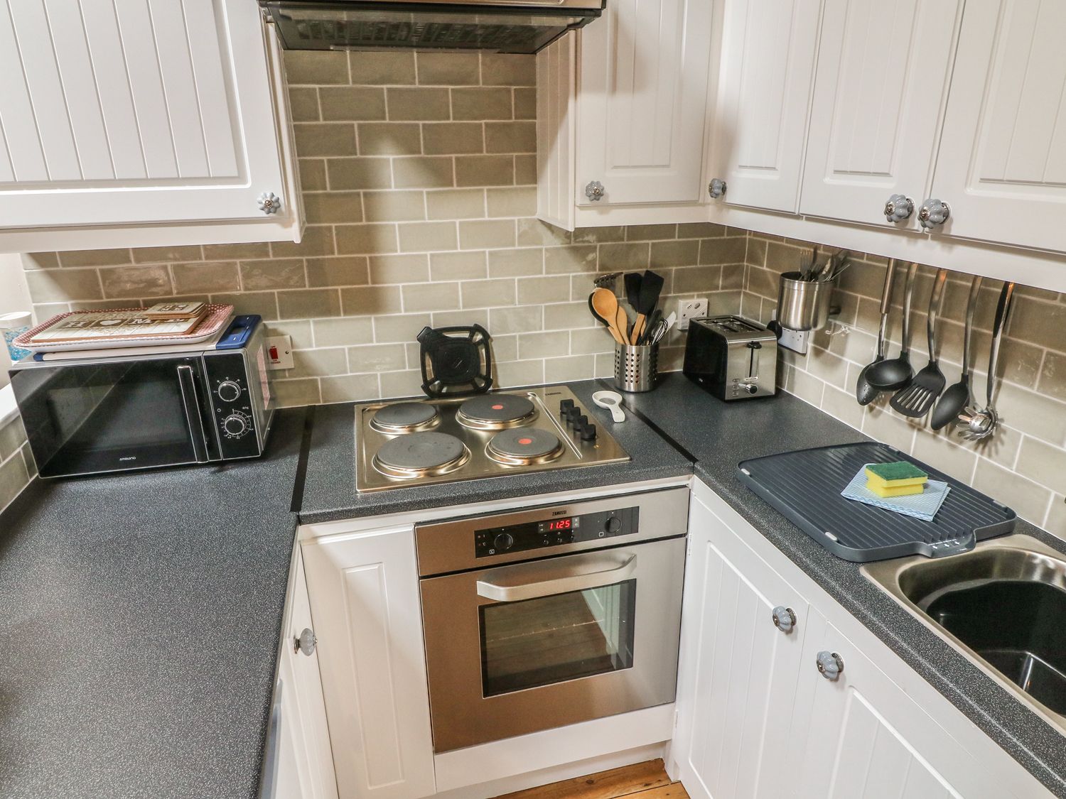 Heugh Barn Thwaite ( Ref 984484 ) Swaledale holiday cottage sleeps 2 guests