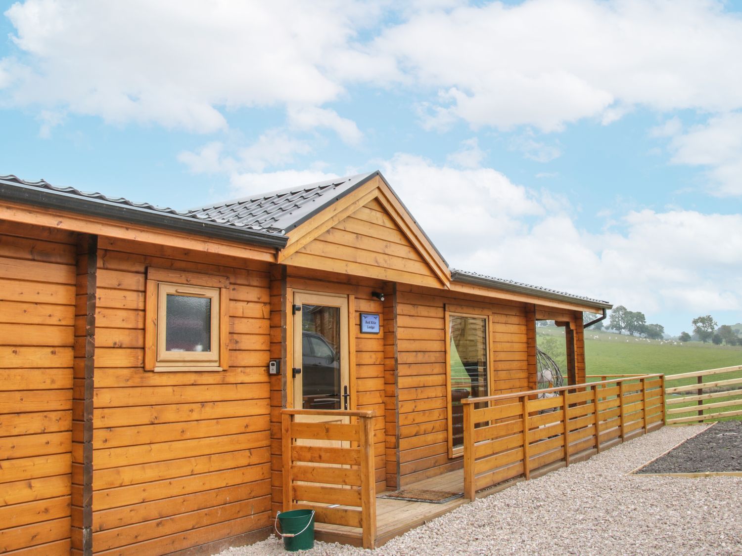 Manor Farm Lodges - Red Kite Lodge, Newtown