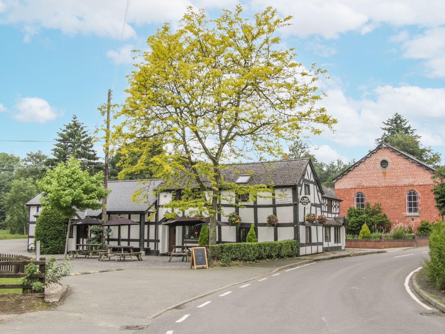 Manor Farm Lodges - Red Kite Lodge, Newtown