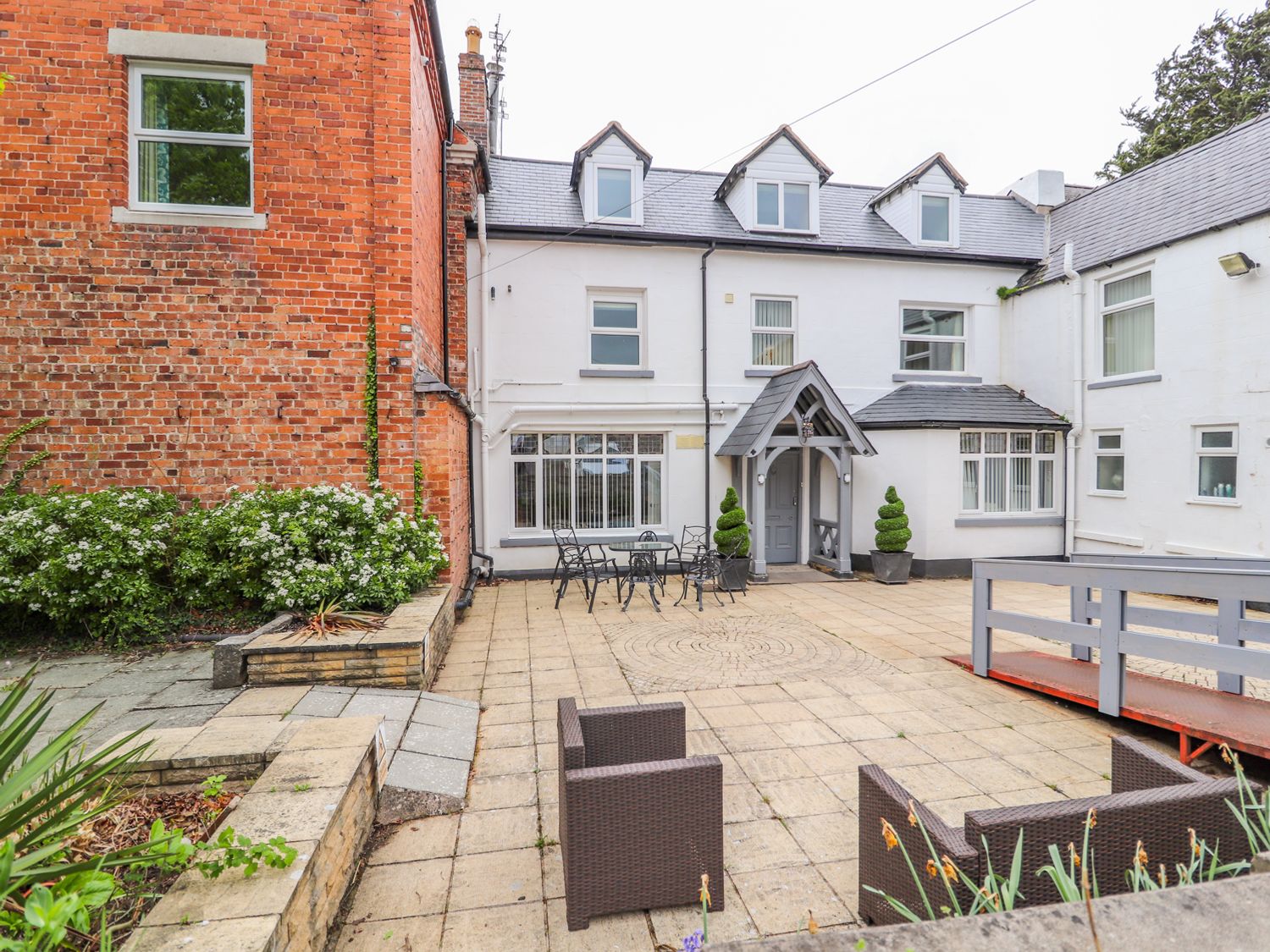 Maes Elwy St Asaph Eryl Hall Self Catering Holiday Cottage