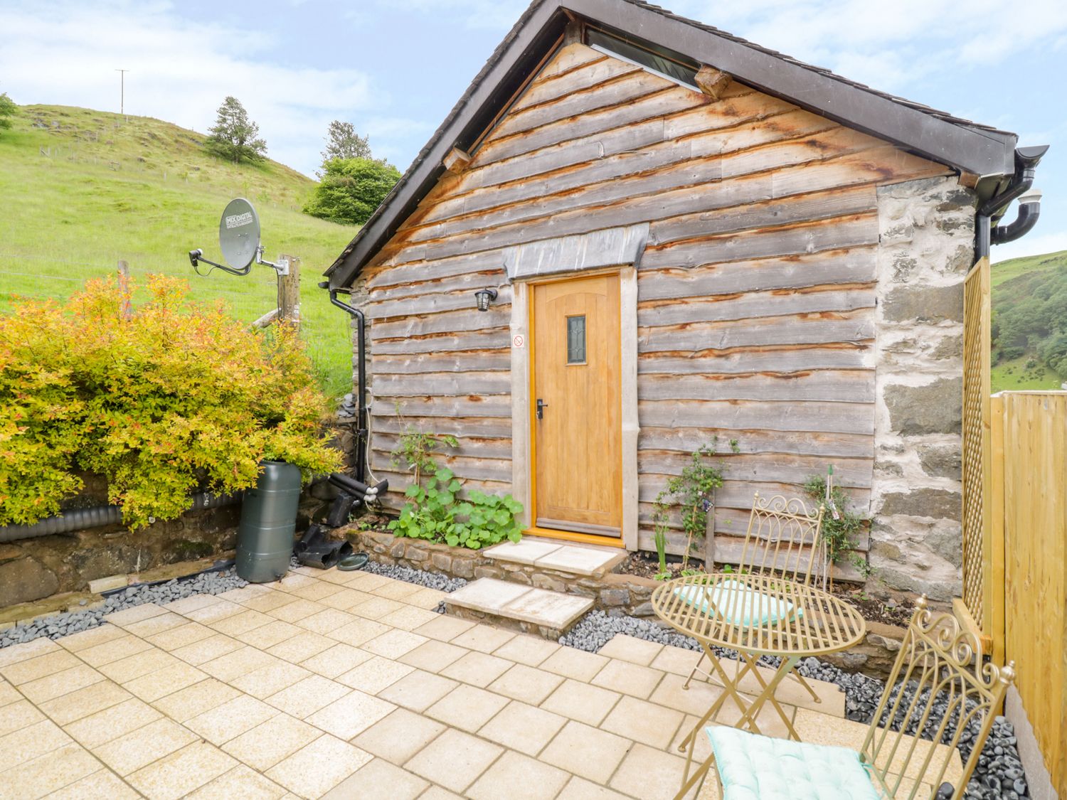 TAWNY BARN, Llanfyllin