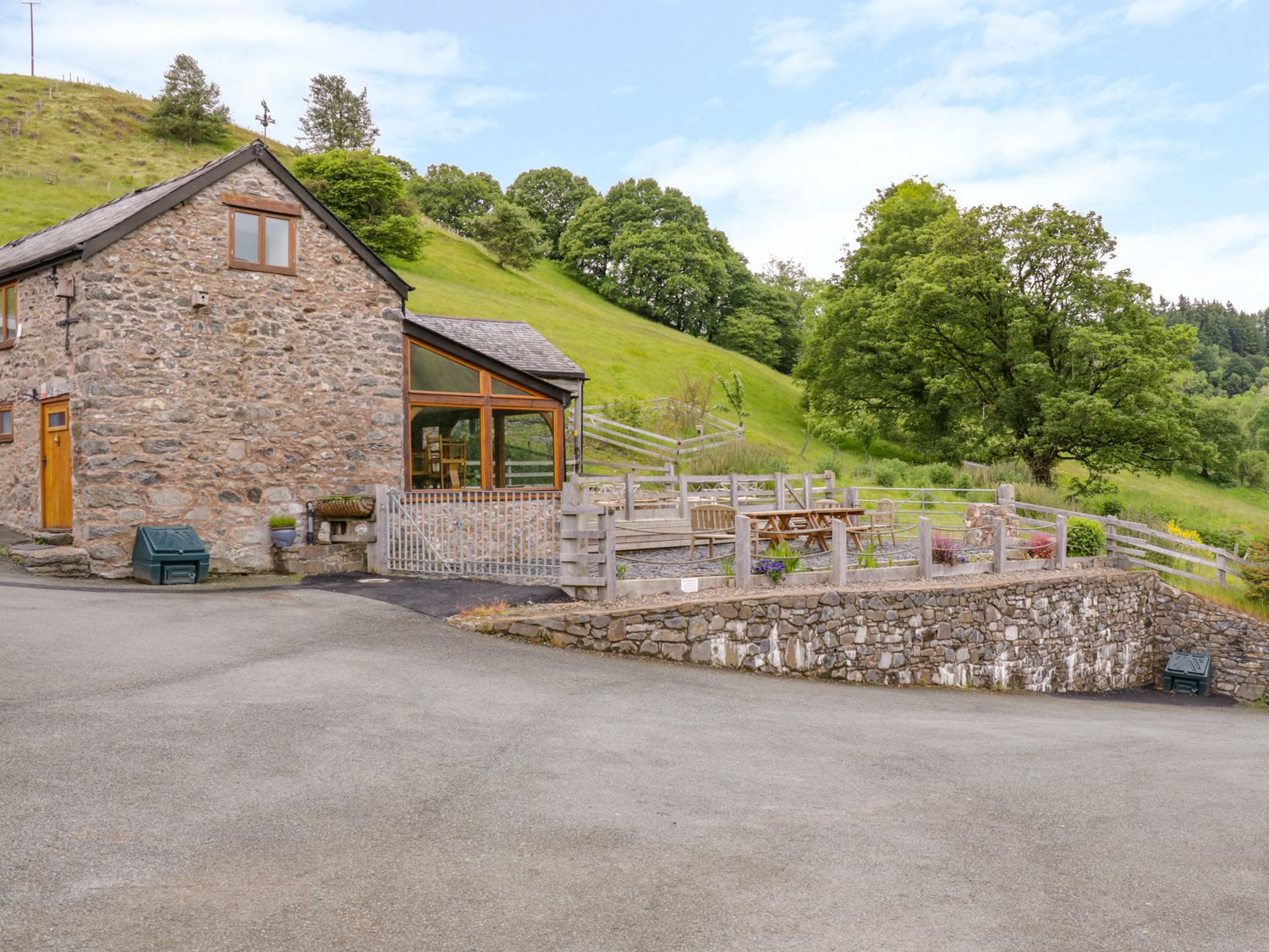 TAWNY BARN, Llanfyllin
