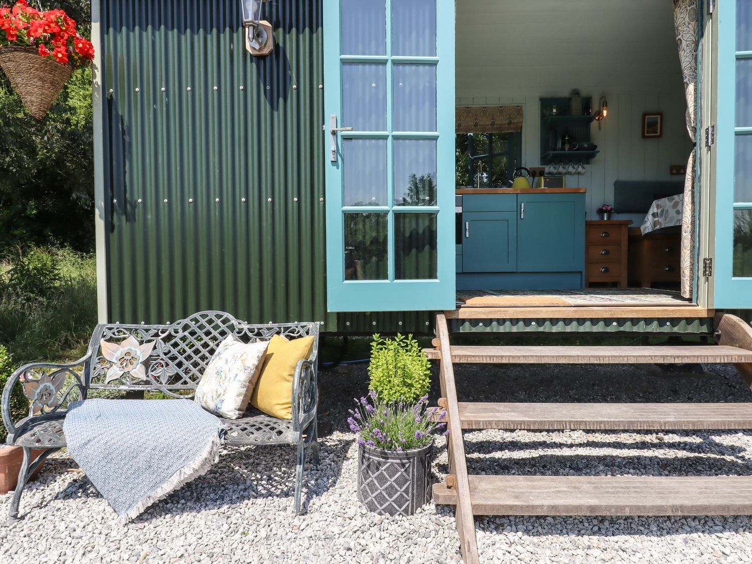 Two Moors Shepherds Hut is in Hittisleigh near Whiddon Down, Devon. Off-road parking. Couple retreat