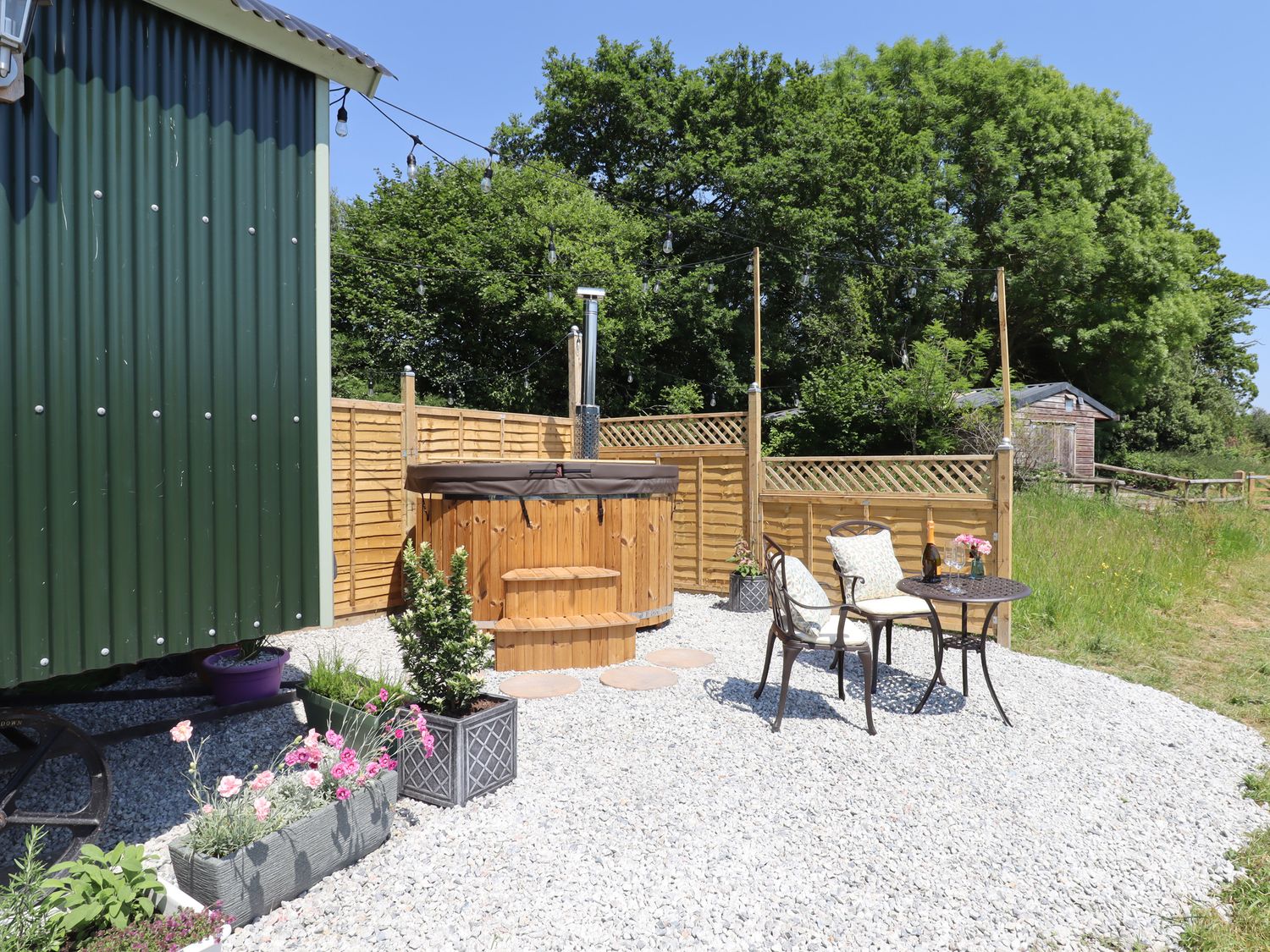 Two Moors Shepherds Hut is in Hittisleigh near Whiddon Down, Devon. Off-road parking. Couple retreat