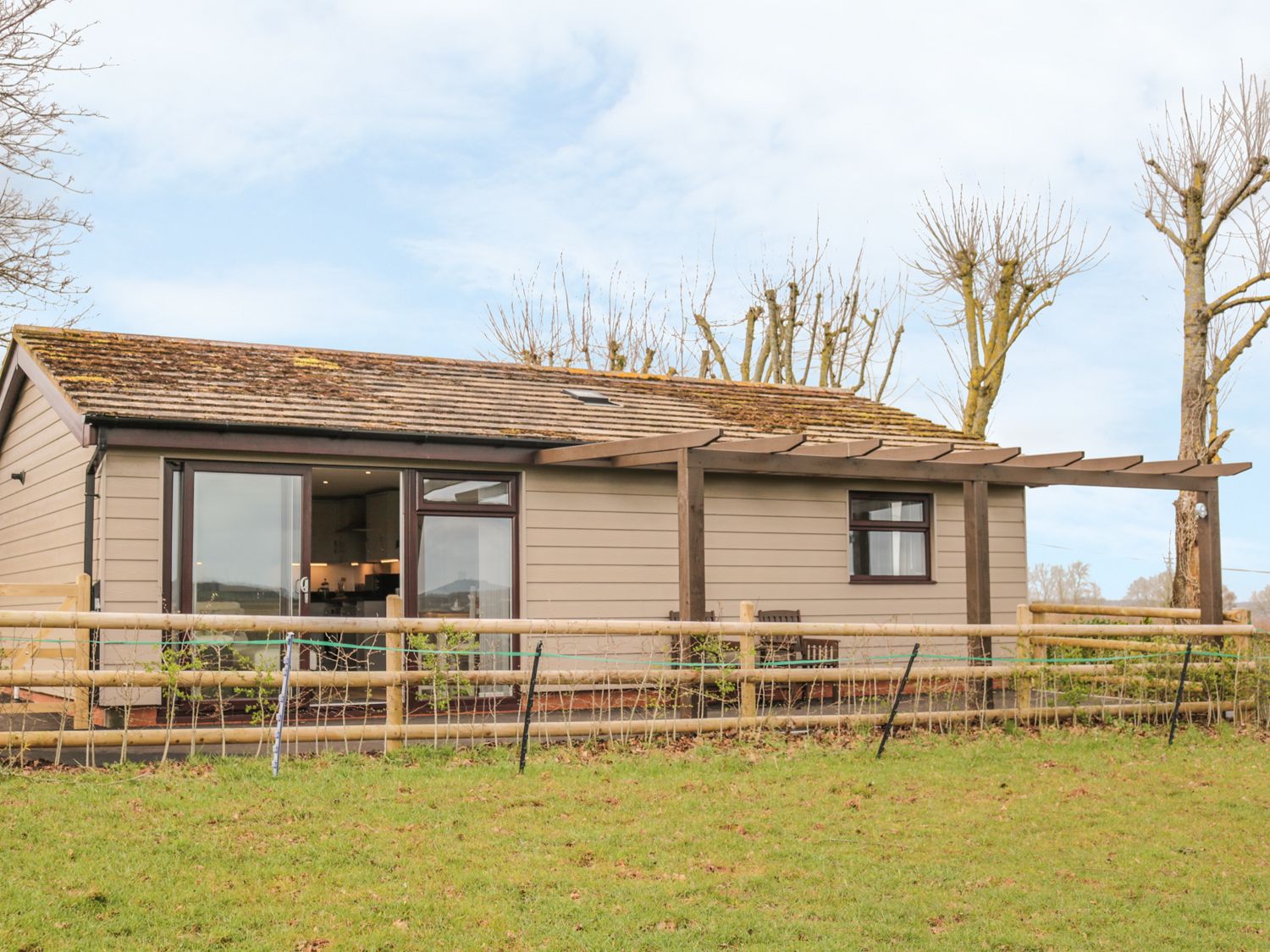 Property photo 2 of 26